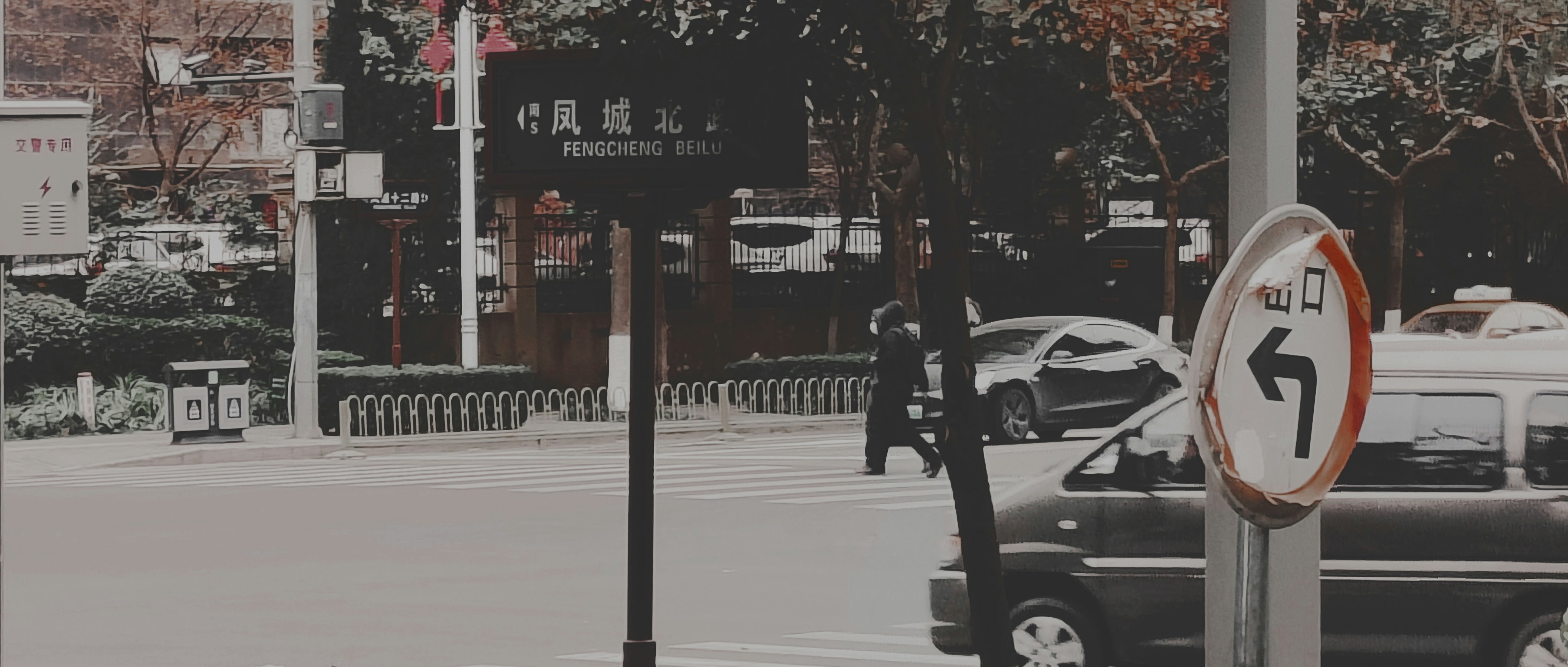 株価チャートにエリオット波動の上昇5波と下降3波を色分けして示した図