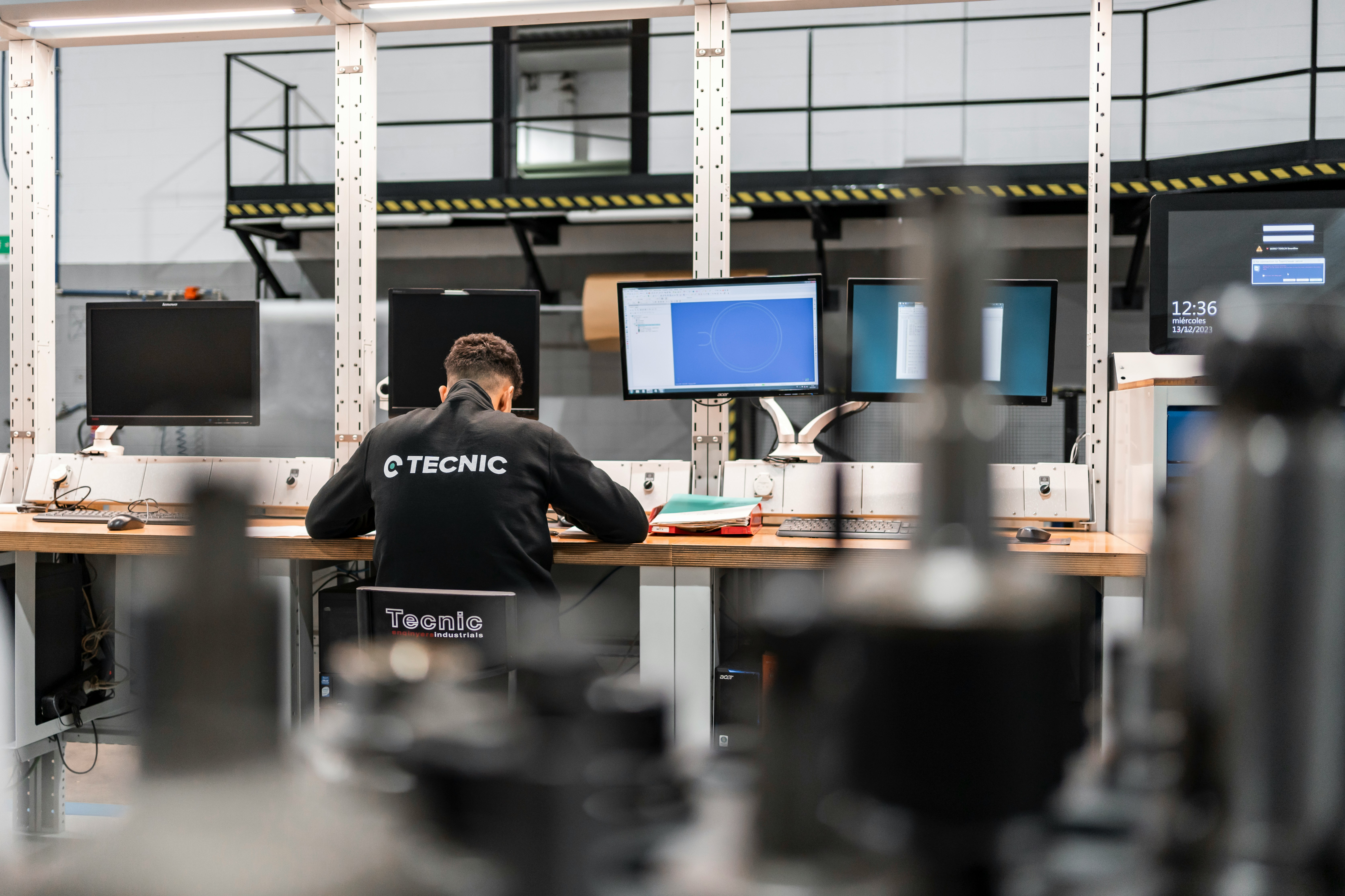 過去の日経平均株価チャートに、トレンドライン、RSI、ブレイクアウトポイントをそれぞれ描き込んだ図